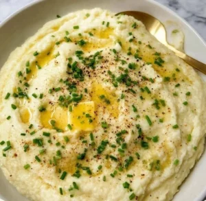 Creamy keto mashed cauliflower dish as a low-carb alternative to mashed potatoes